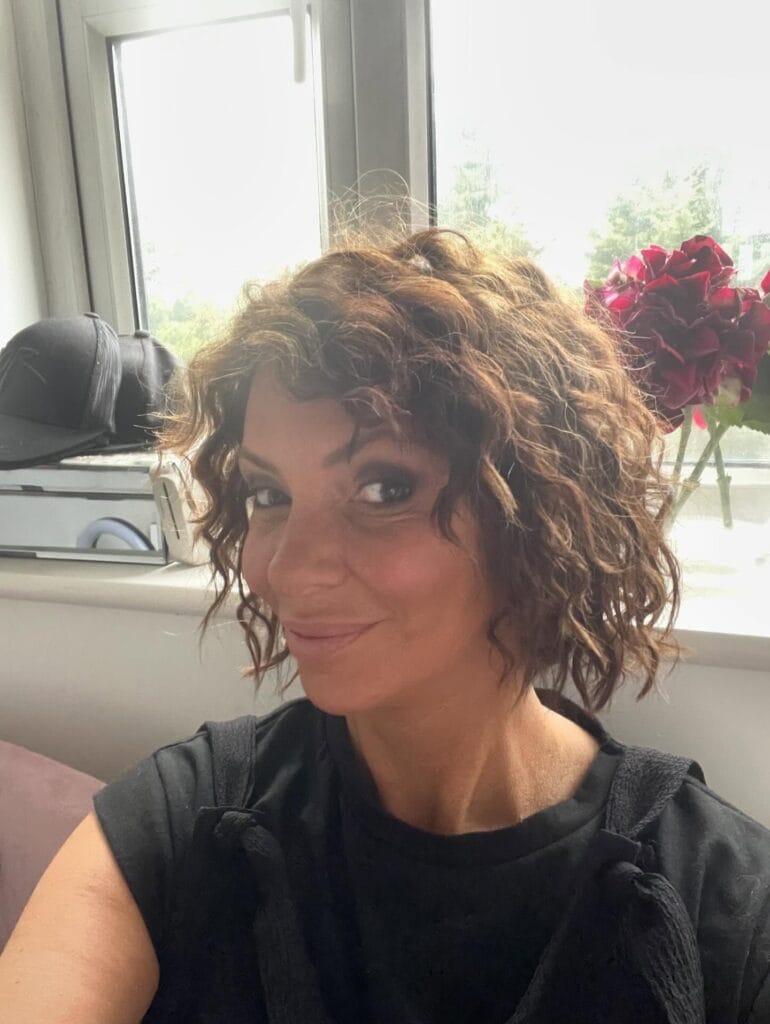 Short curly bob hairstyle with natural volume and textured curls.