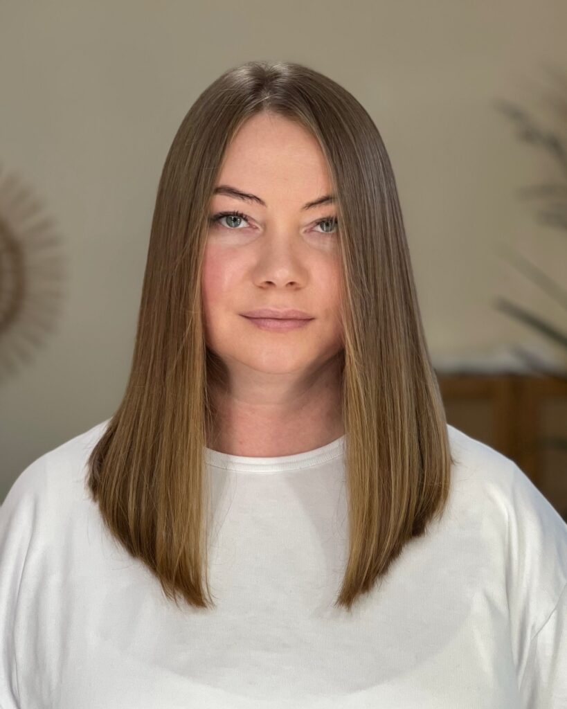 A center parted straight lob with a smooth natural light brown finish.