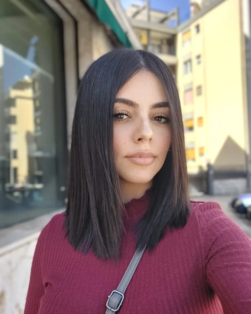 Collarbone-length straight lob with a center part and sleek blunt ends for a smooth, polished look.